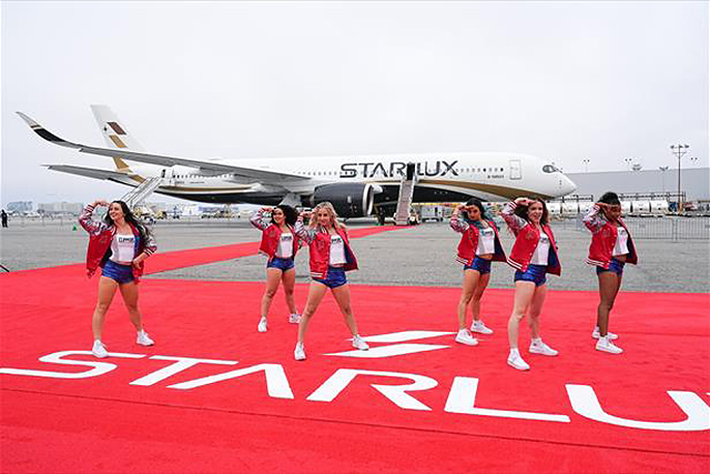 StarLux landt in Los Angeles, tekent bij Alaska Airlines 2 Air Journal