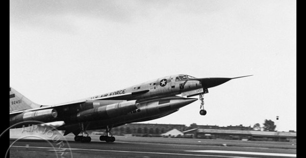 Geschiedenis van de luchtvaart - 3 juni 1961. Als onderdeel van de internationale vliegshow in Seine-Saint-