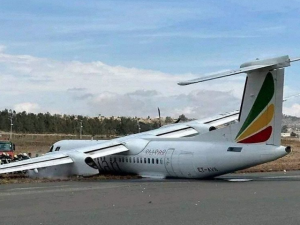 Ethiopische Airlines Dash 8-400 beschadigd tijdens landingsbaanexcursie in Ethiopië