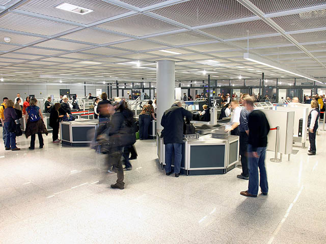 Frankfurt: met een nieuwe beveiligingsscanner kunnen passagiers door het portaal gaan zonder 1 Air Journal te stoppen