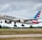 Vliegtuig valt 30 meter naar beneden, 3 stewardessen van American Airlines gewond, meldt NTSB